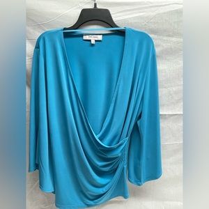 Ladies flared and open sleeve top.